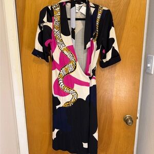 Diane Von Furstenberg Black and Pink silk Mini Dress